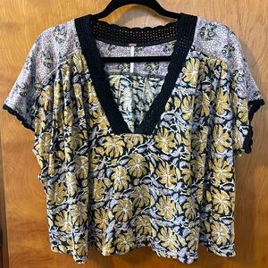 EUC• Free People crop blouse • L